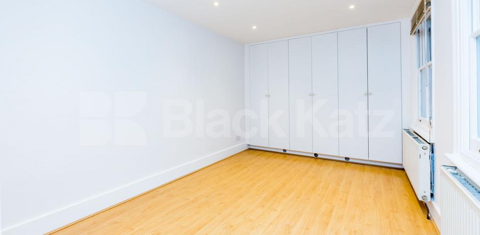 			SPACIOUS - GARDEN FLAT!, 1 Bedroom, 1 bath, 1 reception Flat			 Axminster Road, HOLLOWAY